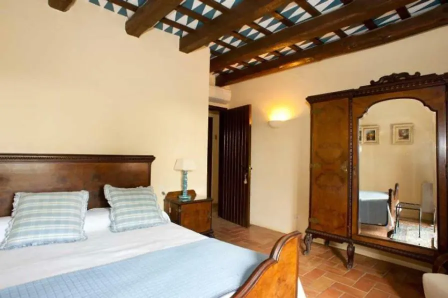 *** Otel Hostal La Riera Torroella de Montgrí İspanya